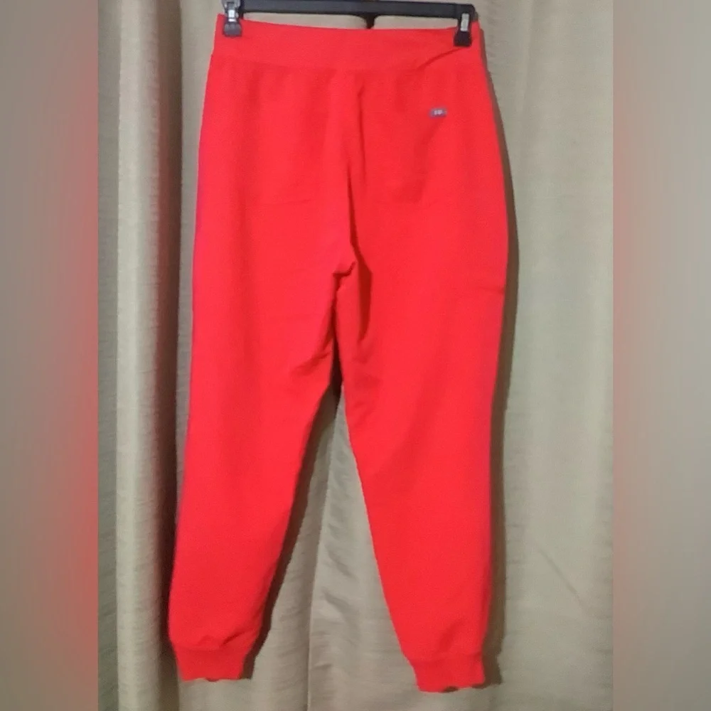 Figs Scrub Shocking Pink High waisted Zamora Joggers Medium Petite M/P - Picture 2 of 5